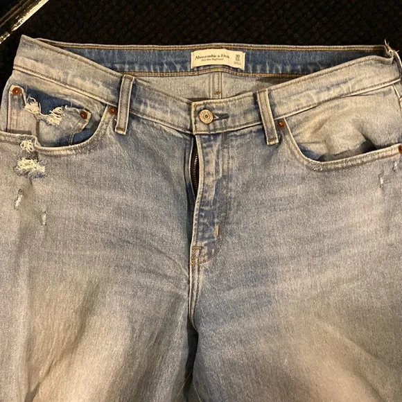 Abercrombie & Fitch Mid Rise Boyfriend Jeans - Picture 2 of 9